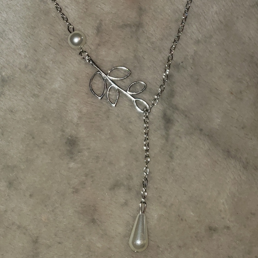 4/$25 Leaf pearl drop necklace